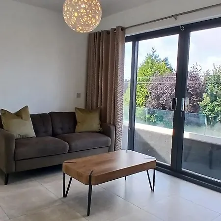 Newly Refurbed 2bd Wraparound Balcony 5km To *