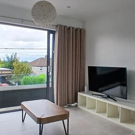 Newly Refurbed 2bd Wraparound Balcony 5km To Dublin