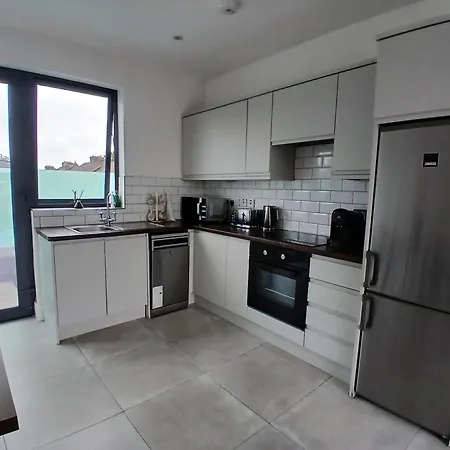 Inn Newly Refurbed 2bd Wraparound Balcony 5km To *