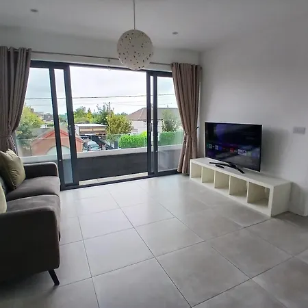 Inn Newly Refurbed 2bd Wraparound Balcony 5km To