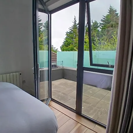 Newly Refurbed 2bd Wraparound Balcony 5km To *