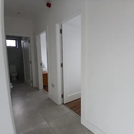 Newly Refurbed 2bd Wraparound Balcony 5km To