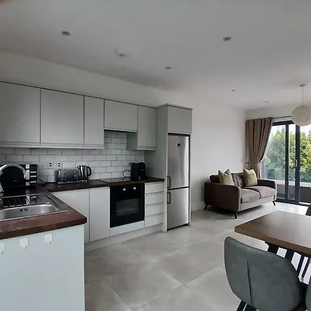 Inn Newly Refurbed 2bd Wraparound Balcony 5km To Dublin