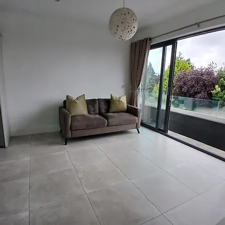 Newly Refurbed 2bd Wraparound Balcony 5km To Dublin